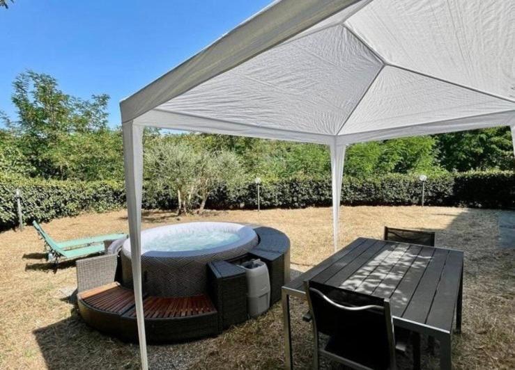 La CollinaRustico Jacuzzi & Wineアパートメント エクステリア 写真